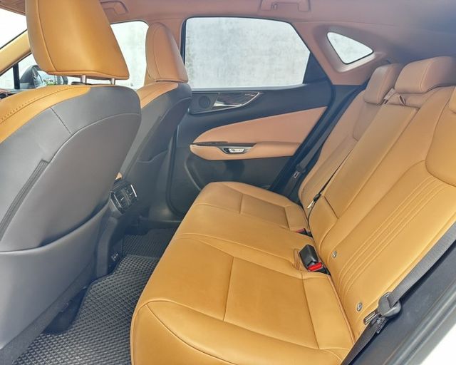 潔承汽車｜NX200｜2.0｜豪華版｜全新改款｜科技配備升級｜空間舒適提升｜全車原漆原鈑件｜只跑6萬4｜原廠保固中  第13張相片