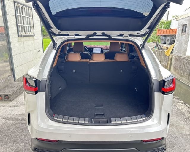 潔承汽車｜NX200｜2.0｜豪華版｜全新改款｜科技配備升級｜空間舒適提升｜全車原漆原鈑件｜只跑6萬4｜原廠保固中  第18張相片