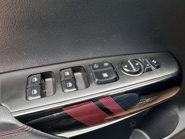 潔承汽車｜Picanto｜1.2｜GT-Line｜免鑰匙｜原鈑件｜實跑9萬｜已認證  第12張相片