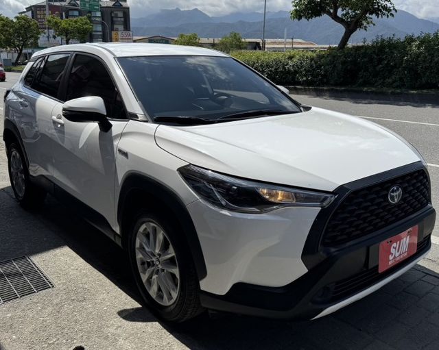 潔承汽車｜Corolla Cross｜Hybrid｜豪華版｜1.8｜安卓主機｜原鈑件｜僅跑4萬5｜認證車  第2張相片
