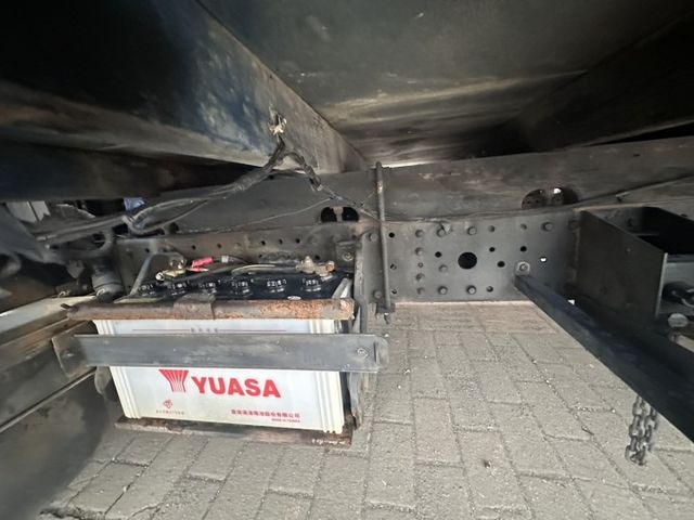 潔承汽車｜堅達｜四期｜11尺半｜柴油｜3.0｜手排｜升降尾門｜原鈑件｜只跑13萬｜YES認證  第12張相片