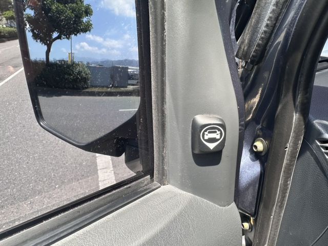 潔承汽車｜菱利｜A180｜1.5｜原廠8人座｜自排｜盲點偵測｜原鈑件｜僅跑8萬3｜認證車  第5張相片