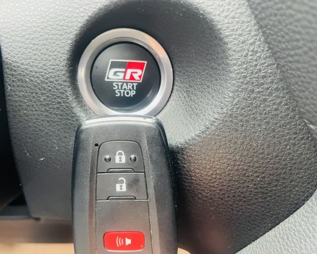 潔承汽車｜Corolla Cross｜汽油｜GR版｜1.8｜I key｜衛星導航｜360環景｜原鈑件｜只跑3萬2｜認證車  第8張相片