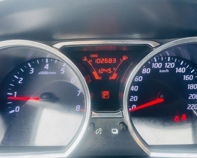 潔承汽車｜LIVINA｜1.6｜原廠影音｜衛星導航｜倒車顯影｜全車原鈑件｜只跑10.2萬｜認證車  第6張相片