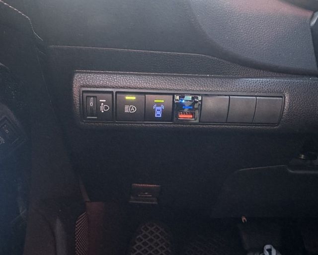 潔承汽車｜Corolla Sport｜2.0｜旗艦版｜ACC跟車｜車偏警示｜駕駛座電動椅｜全車原鈑件｜只跑6萬｜可認證  第9張相片