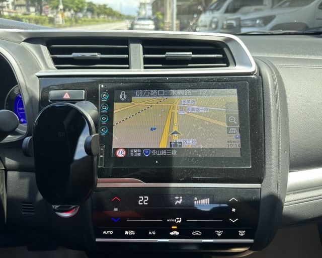 潔承汽車｜Fit｜1.5｜S版｜一鍵啟動｜衛星導航｜倒車顯影｜定速系統｜全車原鈑件｜只跑14萬｜認證車  第6張相片