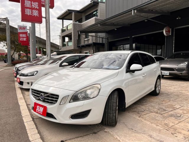 V60 D3 柴油版 ☑原版件美車 ☑車況優質無待修 ☑里程保證 ☑實車在庫 盲點偵測 定速 雙電動椅  第1張相片
