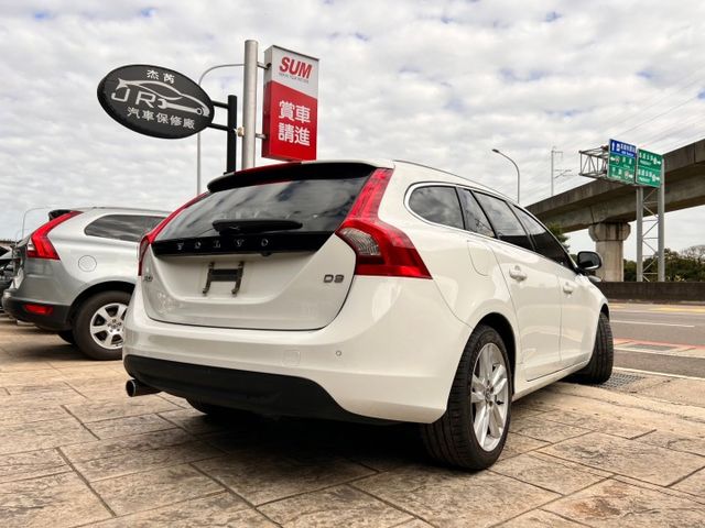 V60 D3 柴油版 ☑原版件美車 ☑車況優質無待修 ☑里程保證 ☑實車在庫 盲點偵測 定速 雙電動椅  第2張相片