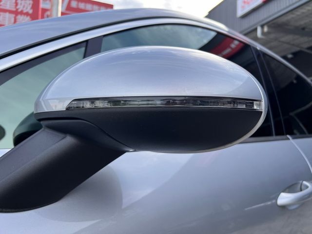 MACAN S DIESEL 認證超美車 柴油 總代理 前後行車記錄器 倒車攝影機 電動尾門 電動椅  第12張相片