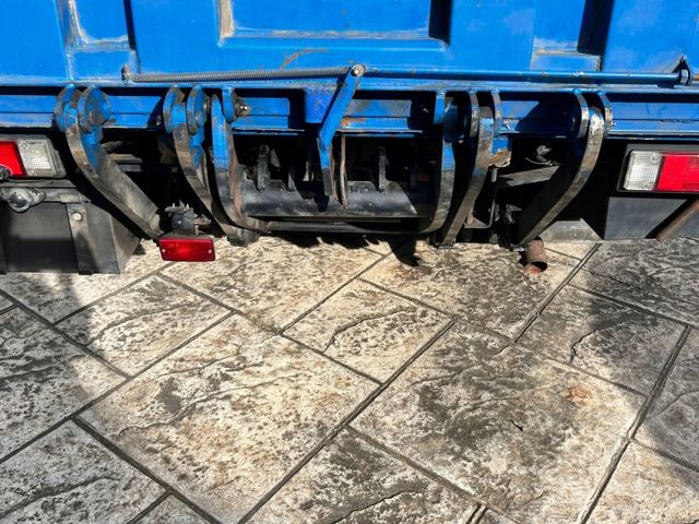 自排 10.5呎 已變更載重五噸 5呎雙芯升降遙控尾門 活動式帆布 順風板 31.8萬公里已更換變速箱 認證車  第11張相片