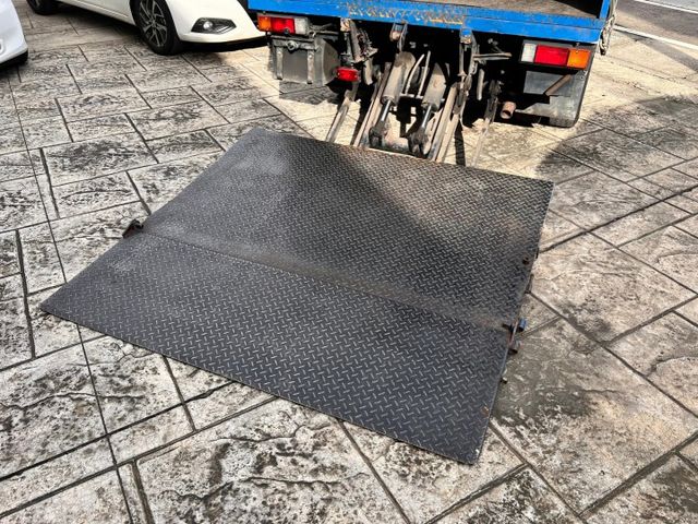 自排 10.5呎 已變更載重五噸 5呎雙芯升降遙控尾門 活動式帆布 順風板 31.8萬公里已更換變速箱 認證車  第12張相片