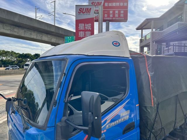 自排 10.5呎 已變更載重五噸 5呎雙芯升降遙控尾門 活動式帆布 順風板 31.8萬公里已更換變速箱 認證車  第17張相片