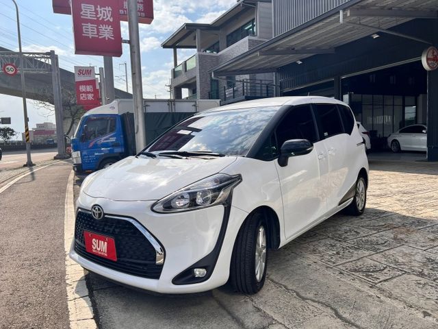 2023年式豪華版 ☑五人座 ☑原版件 ☑原廠保固中 里程僅3萬 key、Garmin導航、倒車顯影、車側顯示、恆溫  第1張相片