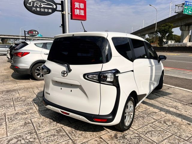 2023年式豪華版 ☑五人座 ☑原版件 ☑原廠保固中 里程僅3萬 key、Garmin導航、倒車顯影、車側顯示、恆溫  第2張相片