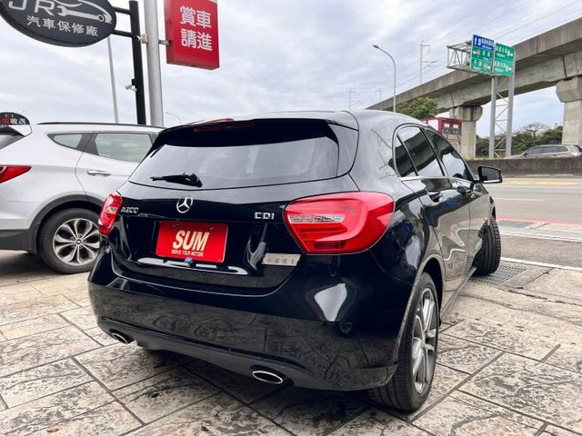 A200CDI柴油.總代理.跑少.全景天窗.雙電動椅.倒車影像.行車紀錄器.換檔撥片.定速.電折後視鏡.恆溫.五門  第2張相片