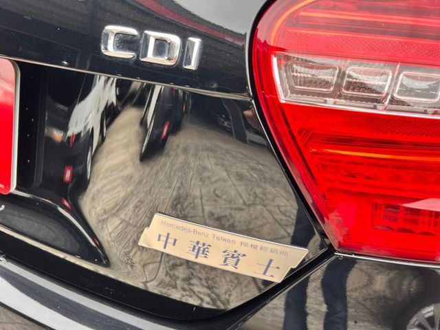 A200CDI柴油.總代理.跑少.全景天窗.雙電動椅.倒車影像.行車紀錄器.換檔撥片.定速.電折後視鏡.恆溫.五門  第20張相片