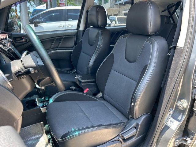 2020 典藏款 ☑代步首選 ☑小車好用 ☑輪胎剛換，CP值高，大螢幕車機 Carplay 倒車顯影 導航 氣氛燈  第7張相片