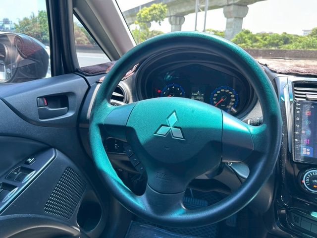 2020 典藏款 ☑代步首選 ☑小車好用 ☑輪胎剛換，CP值高，大螢幕車機 Carplay 倒車顯影 導航 氣氛燈  第10張相片