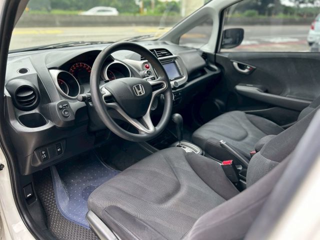 2010年 FIT VTI-S版 ☑稀有低里程 ☑原版件 極品美車,代步車,小車首選 倒車顯影,倒車雷達,衛星導航,電折  第8張相片