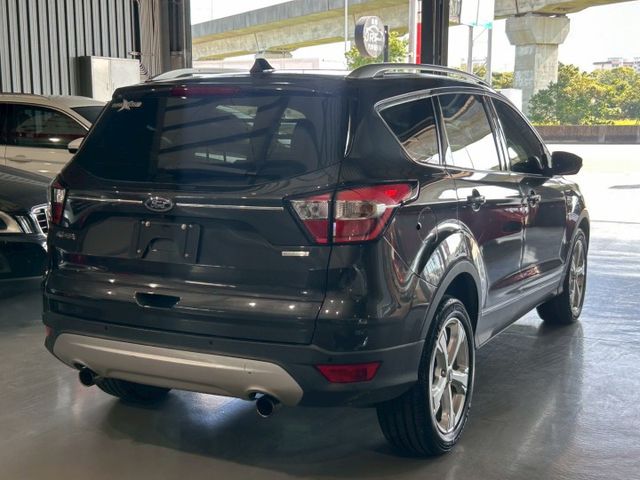 Kuga 1.5渦輪 時尚款｜全景天窗、電動尾門、Carplay、盲點偵測、雙區恆溫、定速、快撥｜全家出遊、配備豪華  第3張相片