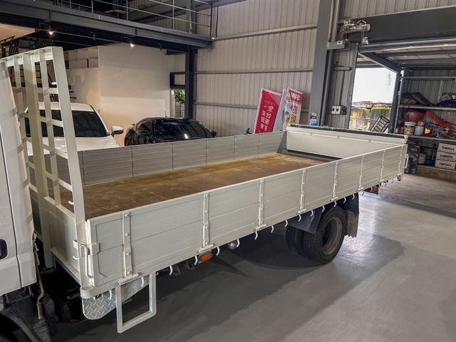 2015 堅達 ｜14呎後斗｜雙折升降尾門｜倒車顯影｜頂級音響設備  第4張相片