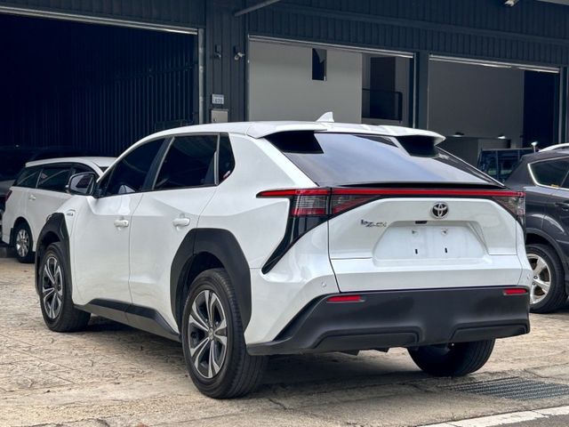 想嘗試電動車但預算有限｜2022年 BZ4x 比油電車更划算的選擇｜原廠保固至2030  第3張相片