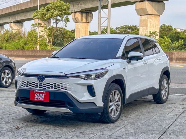 2025 CCross Hybrid油電尊爵｜稀有新古車｜里程不到6000｜環景、盲點、LED、電子手煞  第1張相片