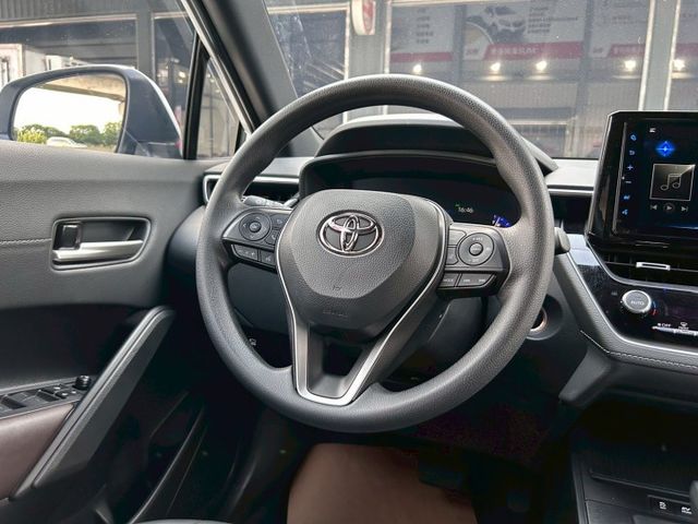 2025 CCross Hybrid油電尊爵｜稀有新古車｜里程不到6000｜環景、盲點、LED、電子手煞  第8張相片