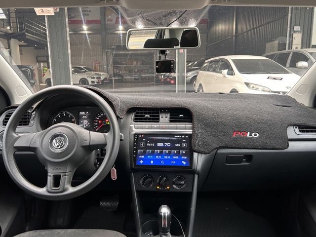 【新手圓夢/代步首選】2011 VW POLO 1.4 | 白色 | 德系工藝 | 安全性極高  第5張相片