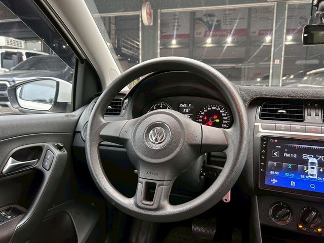 【新手圓夢/代步首選】2011 VW POLO 1.4 | 白色 | 德系工藝 | 安全性極高  第6張相片