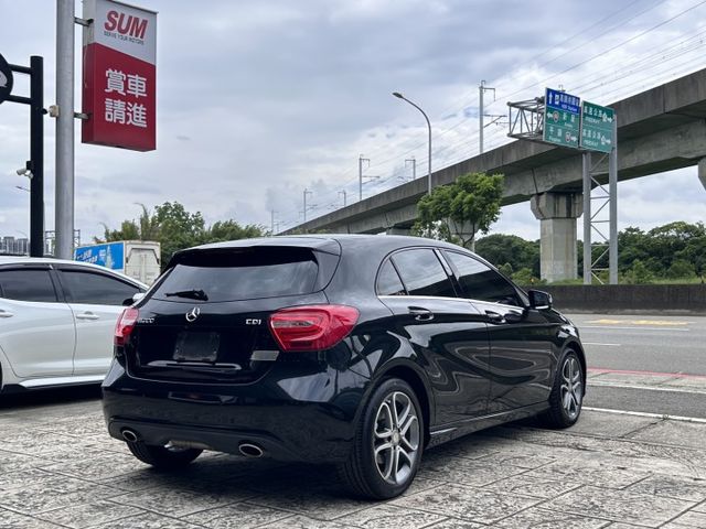 A200CDI☑柴油☑總代理☑跑少☑優質車，全景天窗.雙電動椅.倒車影像.行車紀錄器.換檔撥片.定速.電折後視鏡.恆溫  第3張相片