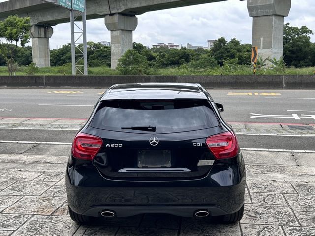A200CDI☑柴油☑總代理☑跑少☑優質車，全景天窗.雙電動椅.倒車影像.行車紀錄器.換檔撥片.定速.電折後視鏡.恆溫  第4張相片