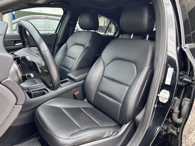 A200CDI☑柴油☑總代理☑跑少☑優質車，全景天窗.雙電動椅.倒車影像.行車紀錄器.換檔撥片.定速.電折後視鏡.恆溫  第7張相片