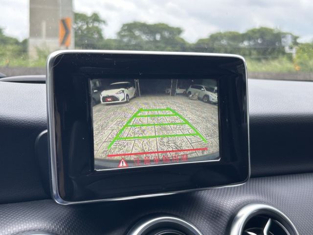 A200CDI☑柴油☑總代理☑跑少☑優質車，全景天窗.雙電動椅.倒車影像.行車紀錄器.換檔撥片.定速.電折後視鏡.恆溫  第12張相片