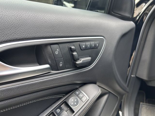 A200CDI☑柴油☑總代理☑跑少☑優質車，全景天窗.雙電動椅.倒車影像.行車紀錄器.換檔撥片.定速.電折後視鏡.恆溫  第14張相片