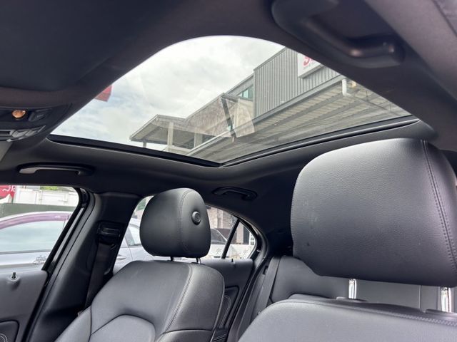 A200CDI☑柴油☑總代理☑跑少☑優質車，全景天窗.雙電動椅.倒車影像.行車紀錄器.換檔撥片.定速.電折後視鏡.恆溫  第15張相片