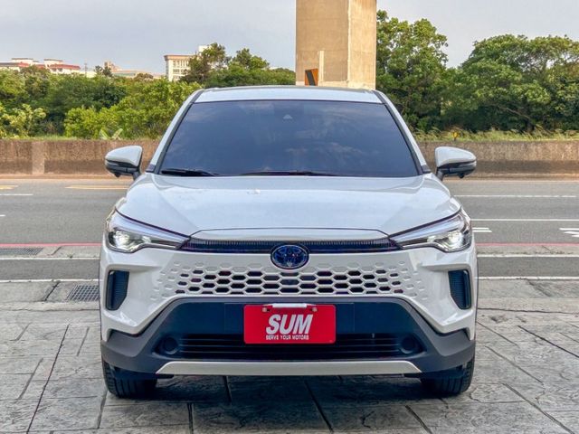 2025 CCross Hybrid油電尊爵｜稀有新古車｜里程不到6000｜環景、盲點、LED、電子手煞  第2張相片