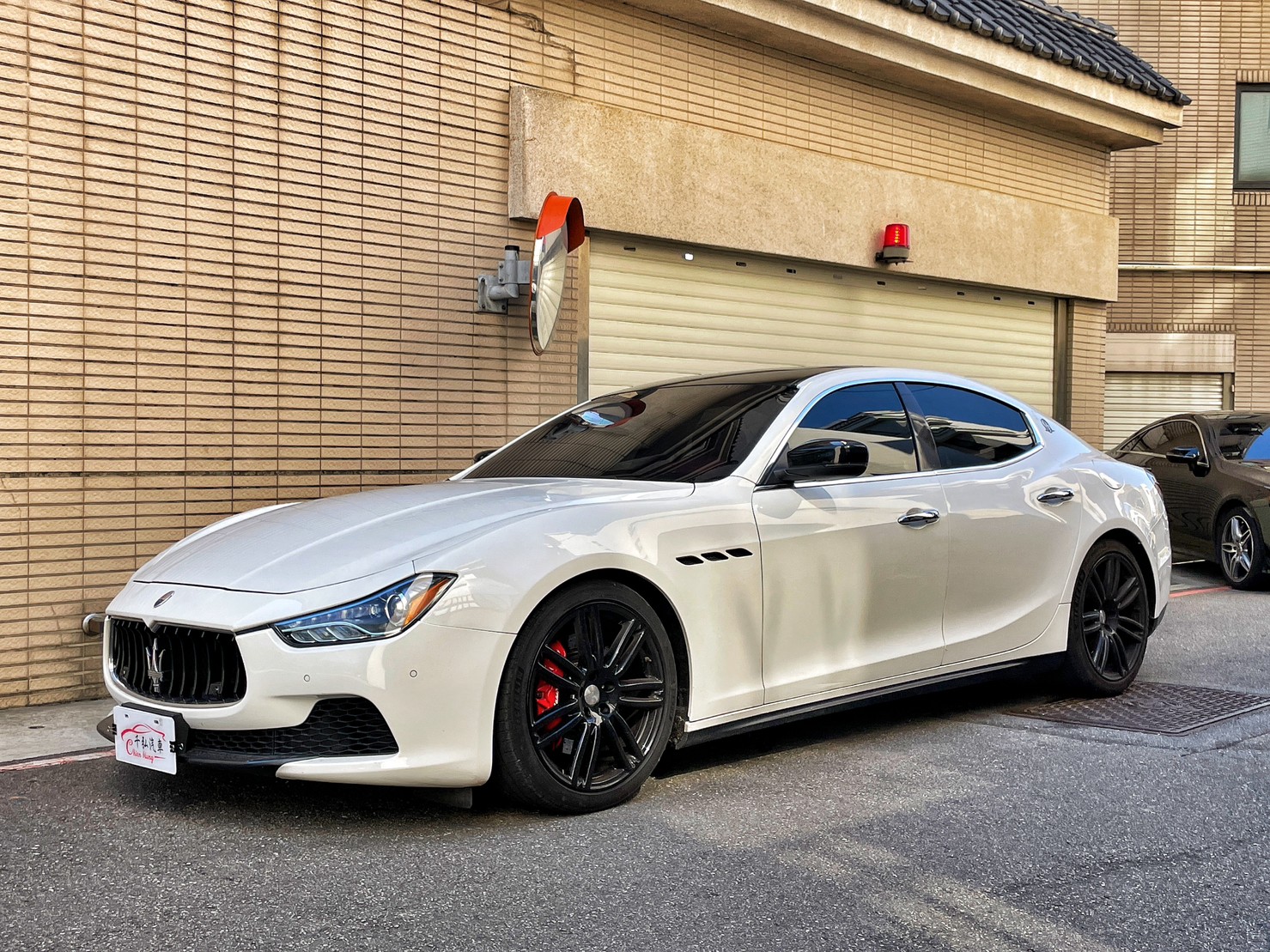 四驅中大型運動豪華房車 超帥紅內裝 僅跑6萬公里保證✅  第1張相片