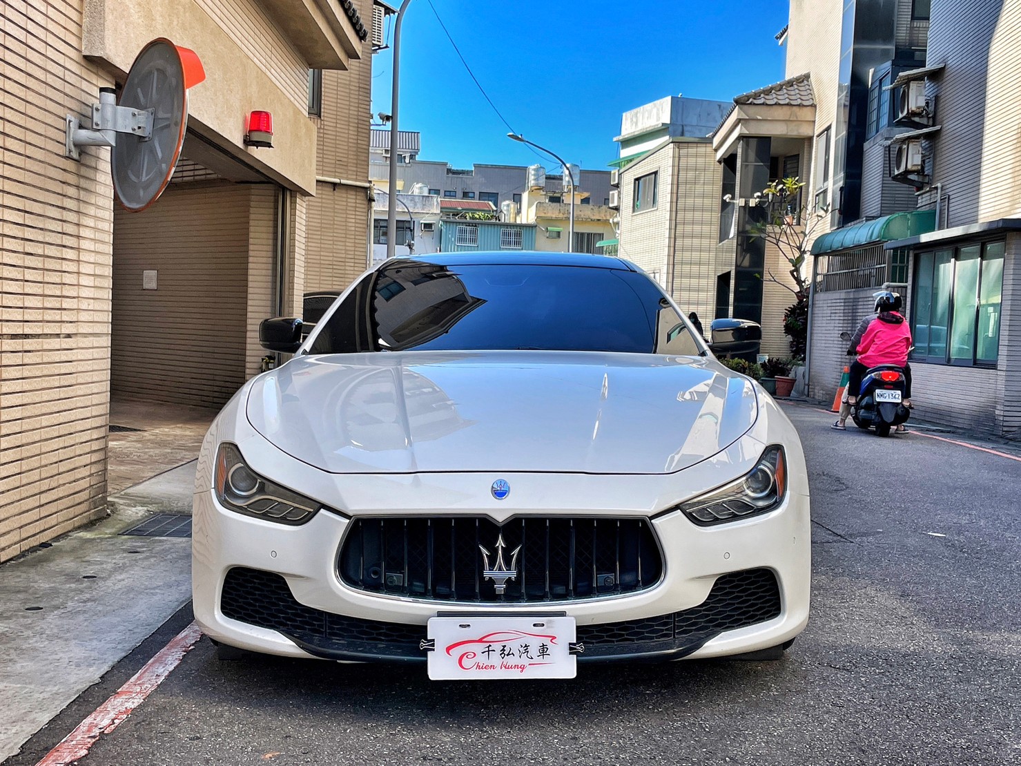 四驅中大型運動豪華房車 超帥紅內裝 僅跑6萬公里保證✅  第2張相片