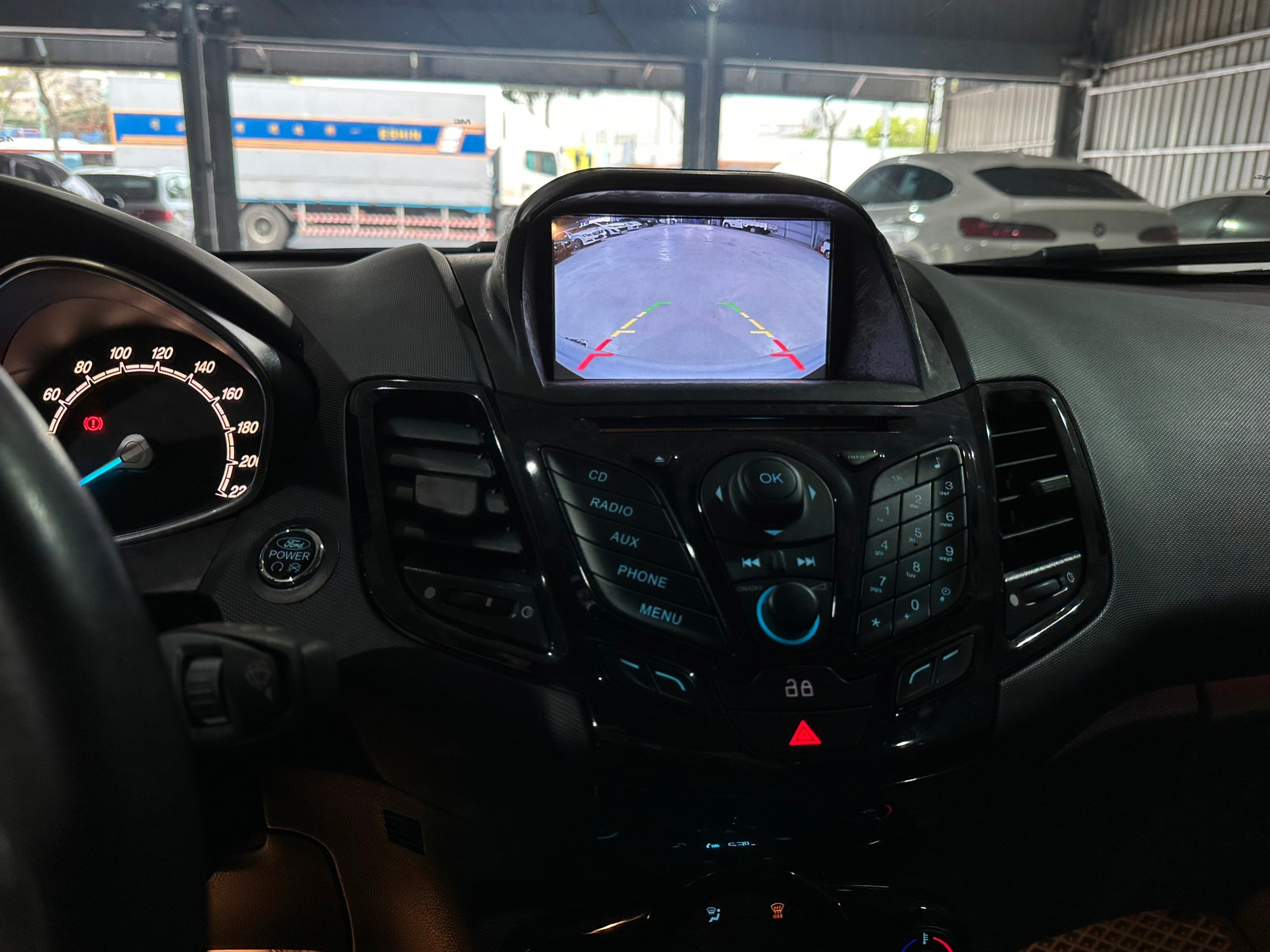日系熱銷小掀背 頂級S版 絕美油耗18.4km/ltr跑車座椅/I-KEY免鑰匙/方向盤快控/僅跑五萬里程保證!!✅  第11張相片