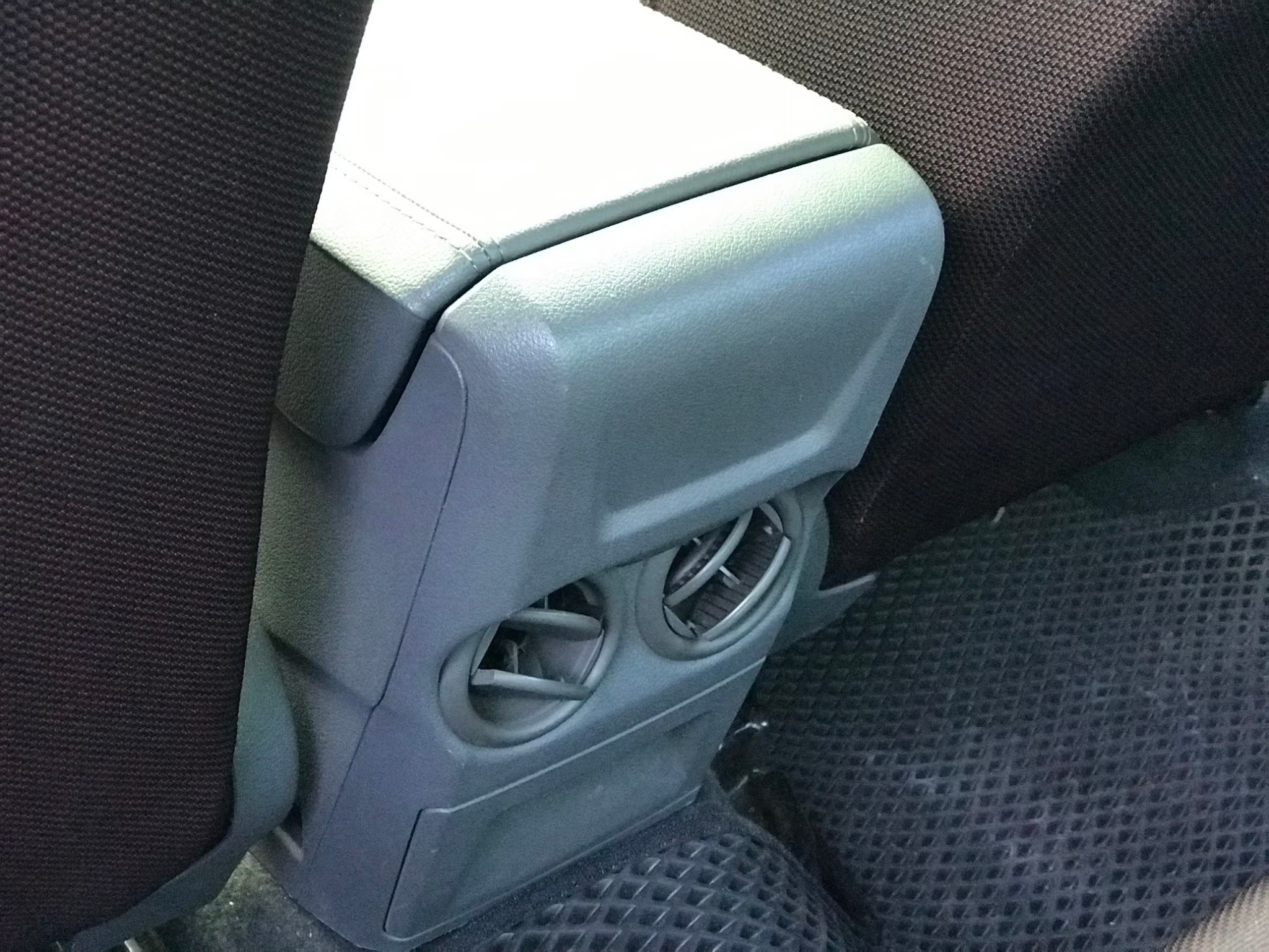 公司代步車釋出/定期維修保養/簡單入手初學首選/只有一台 僅跑15萬公里保證  第7張相片