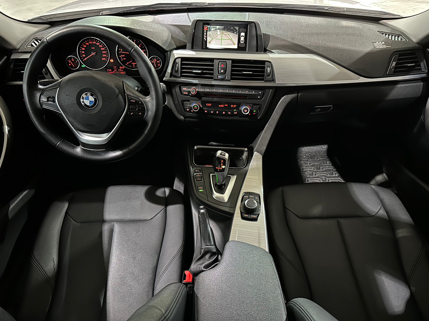 正2015年出廠 BMW 3-Series Sedan 316i  第9張相片