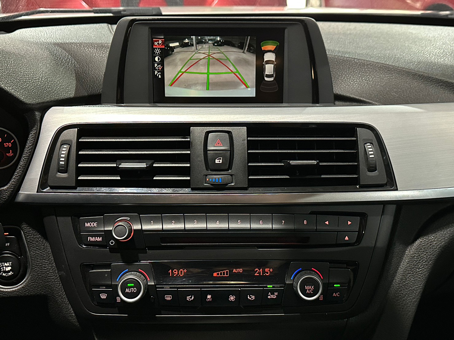 正2015年出廠 BMW 3-Series Sedan 316i  第11張相片