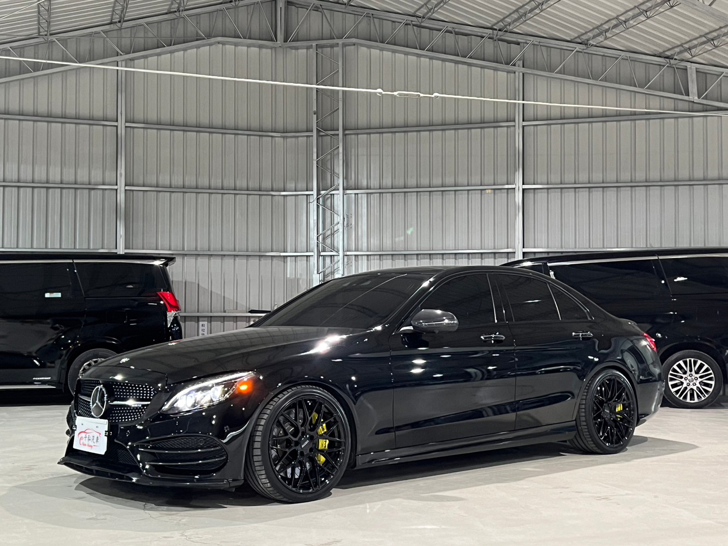 四出跑車排氣管/ED1套件/輕量化鍛造鋁圈/黃色AMG卡鉗/跑車座椅/紅色安全帶/23P全套件/360環景/電動尾門/柏林之音/盲點偵測  第1張相片