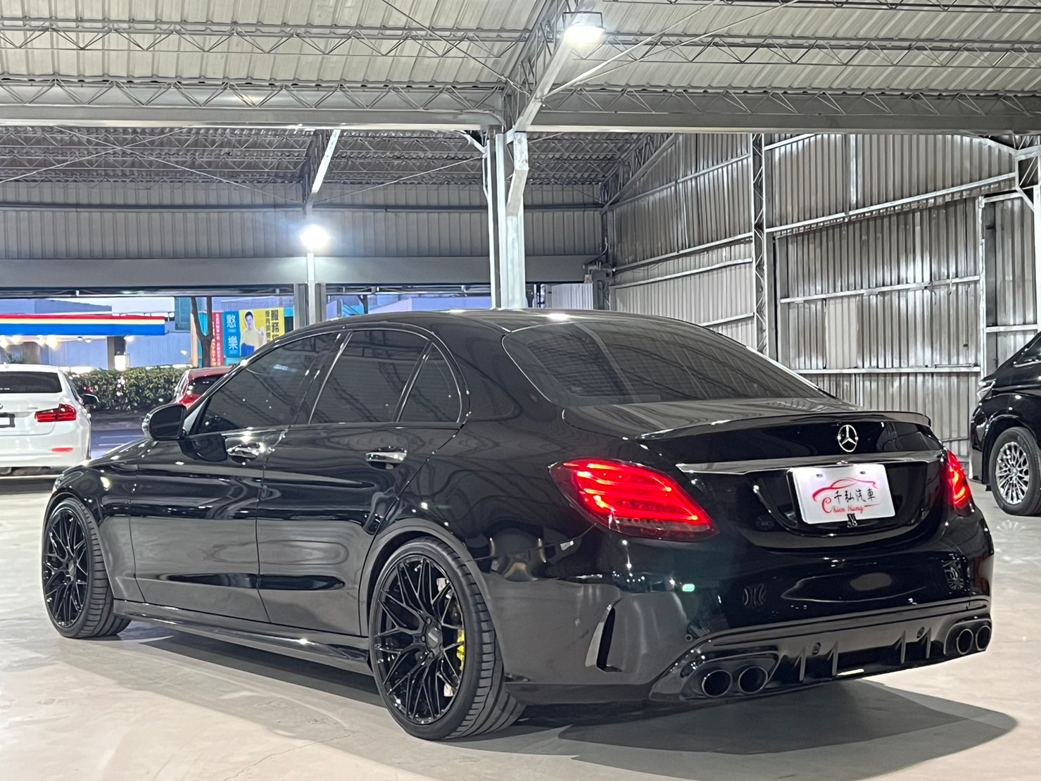 四出跑車排氣管/ED1套件/輕量化鍛造鋁圈/黃色AMG卡鉗/跑車座椅/紅色安全帶/23P全套件/360環景/電動尾門/柏林之音/盲點偵測  第4張相片