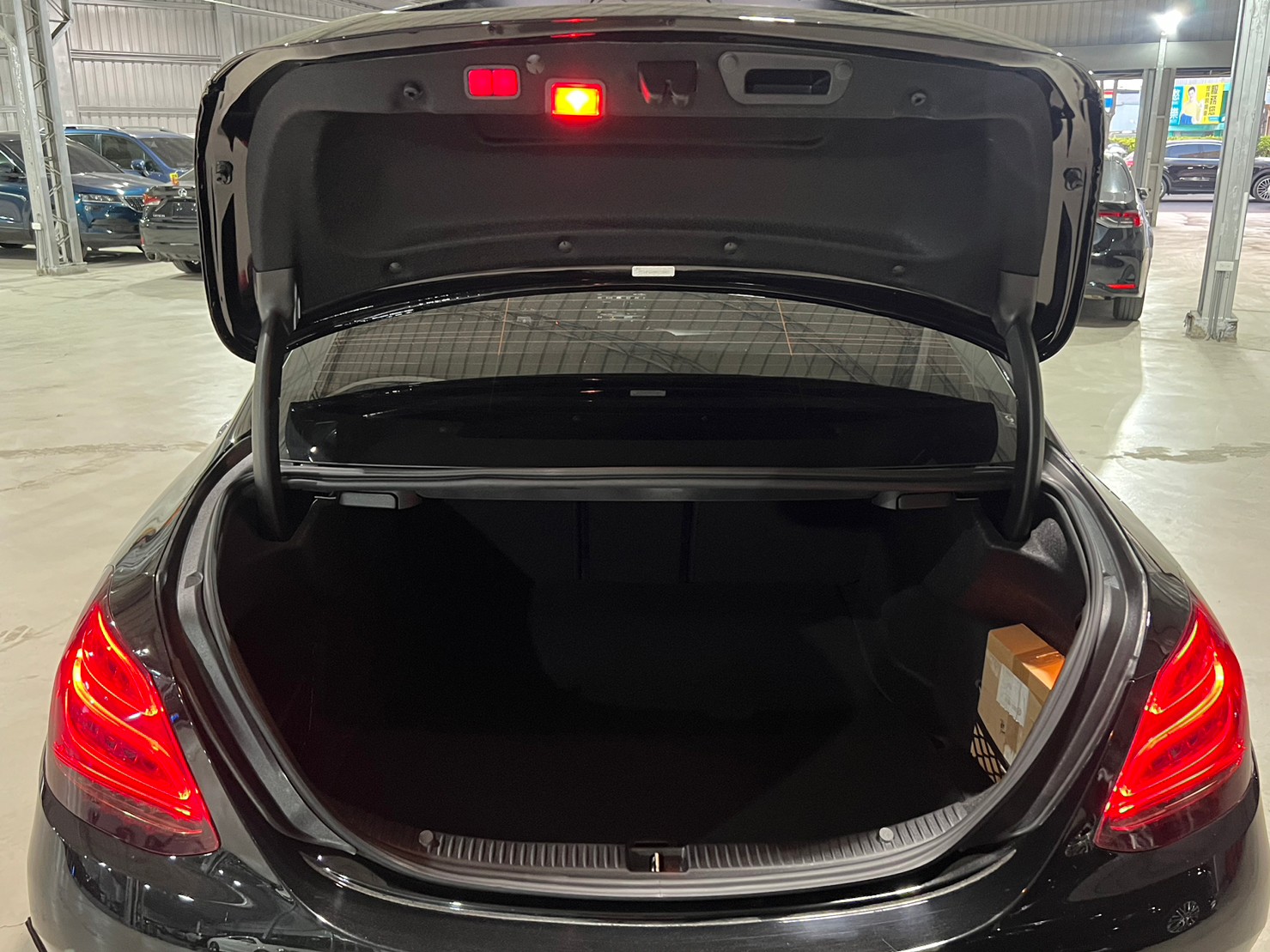 四出跑車排氣管/ED1套件/輕量化鍛造鋁圈/黃色AMG卡鉗/跑車座椅/紅色安全帶/23P全套件/360環景/電動尾門/柏林之音/盲點偵測  第7張相片