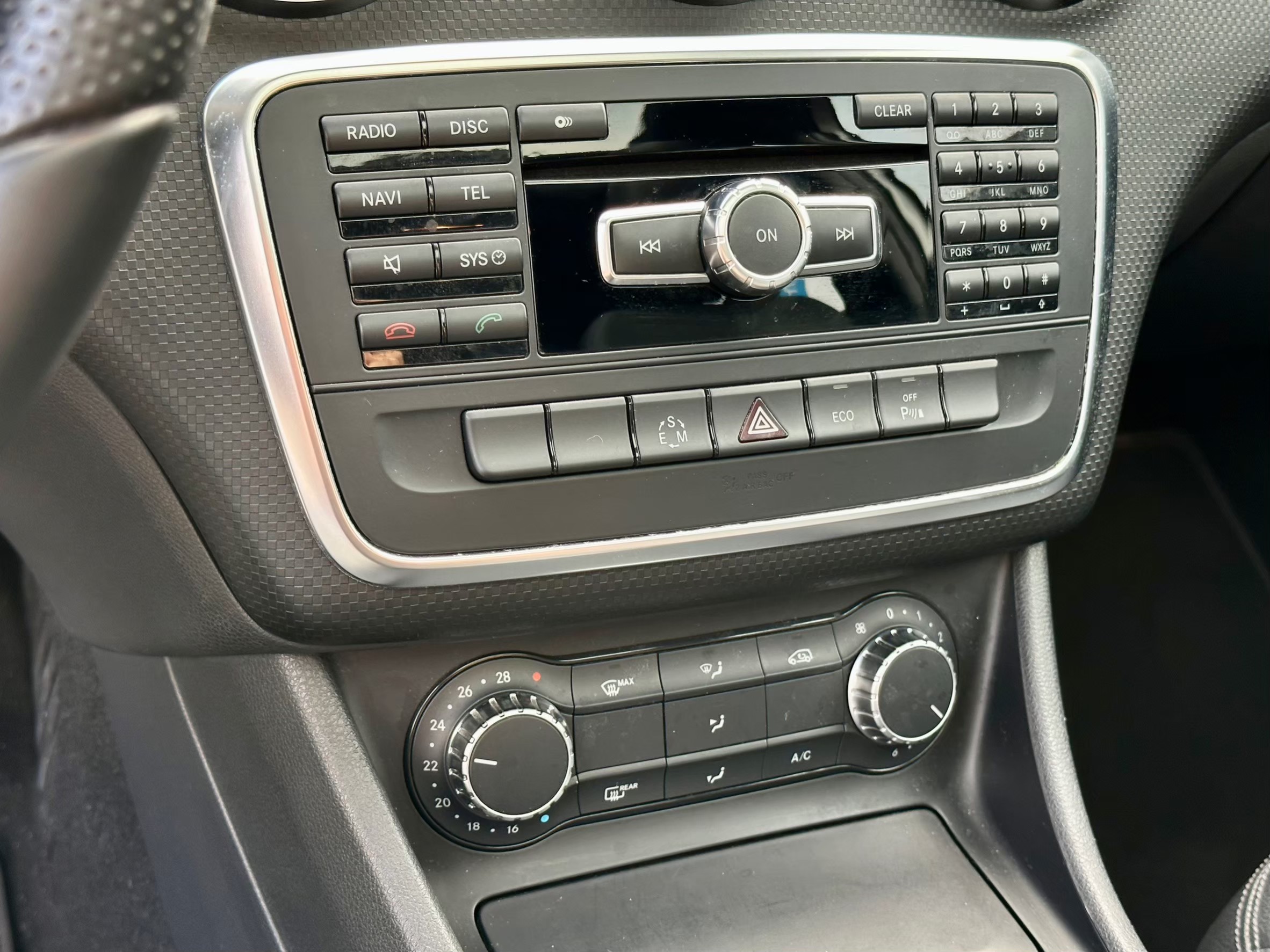 正2012年出廠 M-Benz A-Class A200 CDI Urban BlueEFFICIENCY  第10張相片
