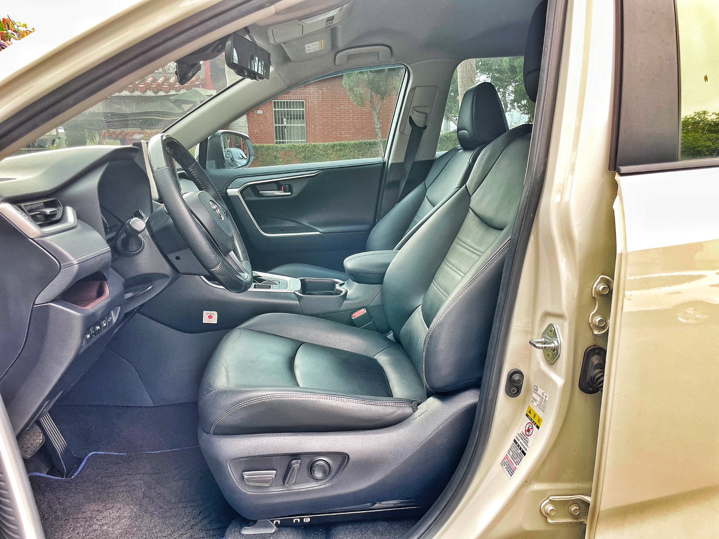 正2019年出廠Toyota RAV4 2.5 Hybrid旗艦  第5張相片