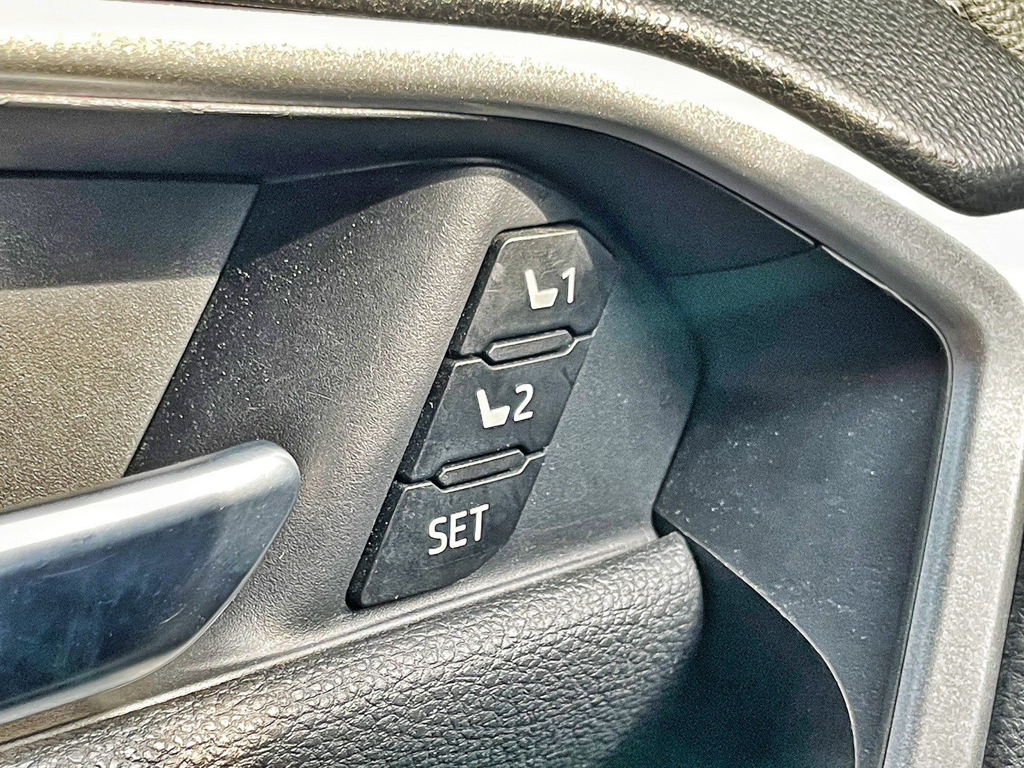 正2019年出廠Toyota RAV4 2.5 Hybrid旗艦  第9張相片
