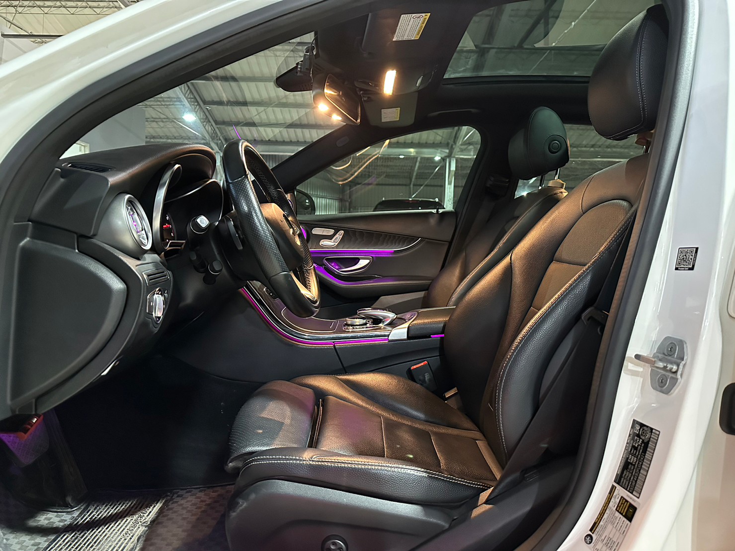 正2015年出廠Benz AMG C300 4MATIC  第5張相片